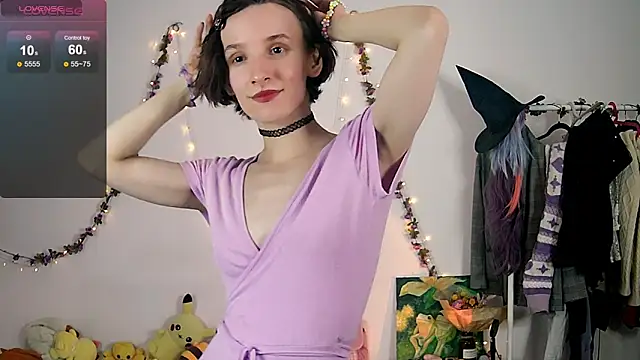 Snapshot of Violet_Veliya chatting on 10-25-25, 03:29 Violet Veliya online show from 10-25-25, 03:29