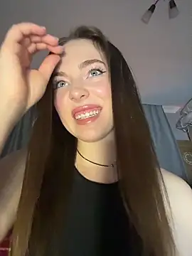 Snapshot of -SweetDi- chatting on 12-21-25, 07:43 -SweetDi- online show from 12-21-25, 07:43