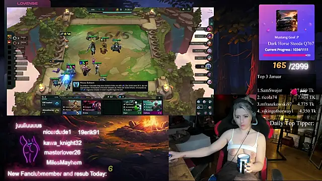 Snapshot of Lisaonthemoon chatting on 01-30-25, 10:19 Lisaonthemoon online show from 01-30-25, 10:19