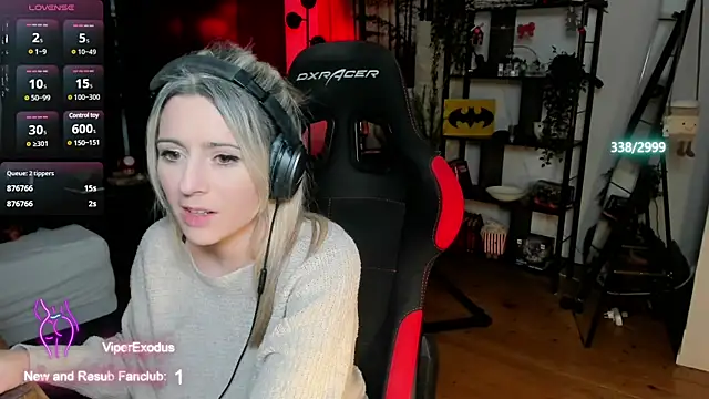 Snapshot of Lisaonthemoon chatting on 03-17-25, 12:30 Lisaonthemoon online show from 03-17-25, 12:30