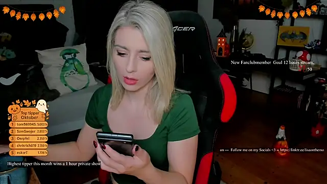 Snapshot of Lisaonthemoon chatting on 10-23-25, 06:50 Lisaonthemoon online show from 10-23-25, 06:50