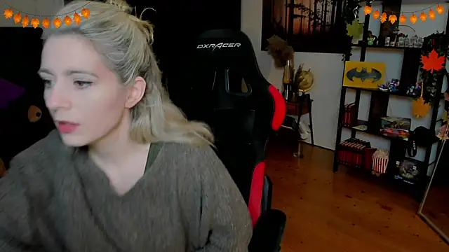 Snapshot of Lisaonthemoon chatting on 10-29-25, 08:43 Lisaonthemoon online show from 10-29-25, 08:43