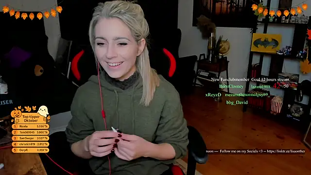 Snapshot of Lisaonthemoon chatting on 10-30-25, 07:25 Lisaonthemoon online show from 10-30-25, 07:25