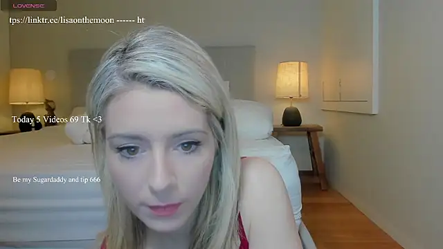 Snapshot of Lisaonthemoon chatting on 11-15-25, 05:09 Lisaonthemoon online show from 11-15-25, 05:09