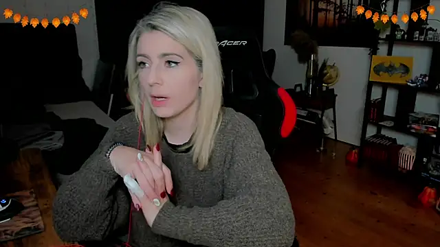 Snapshot of Lisaonthemoon chatting on 11-25-25, 06:41 Lisaonthemoon online show from 11-25-25, 06:41