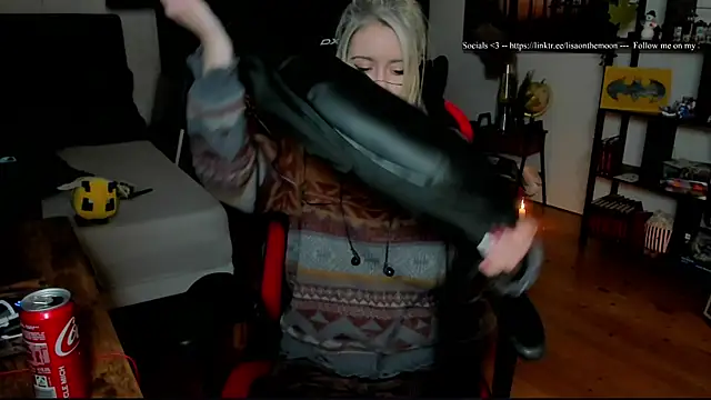 Snapshot of Lisaonthemoon chatting on 11-27-25, 08:22 Lisaonthemoon online show from 11-27-25, 08:22