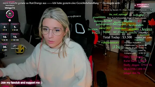 Snapshot of Lisaonthemoon chatting on 11-30-25, 02:48 Lisaonthemoon online show from 11-30-25, 02:48