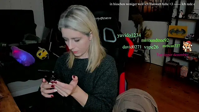 Snapshot of Lisaonthemoon chatting on 12-14-25, 06:34 Lisaonthemoon online show from 12-14-25, 06:34