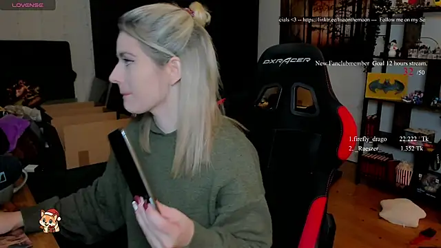 Snapshot of Lisaonthemoon chatting on 12-16-25, 09:31 Lisaonthemoon online show from 12-16-25, 09:31