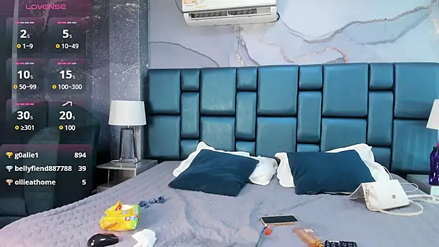 Snapshot of Nahomi_Wild chatting on 01-25-25, 02:04 Nahomi Wild online show from 01-25-25, 02:04