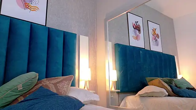 CheneellLorens online show from 03-07-25, 08:22