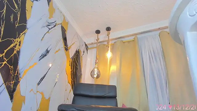 Snapshot of Brianna_Stars chatting on 12-14-24, 12:01 Brianna Stars online show from 12-14-24, 12:01