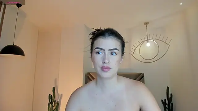 PaulinaSantos  online show from 04-05-26, 05:10