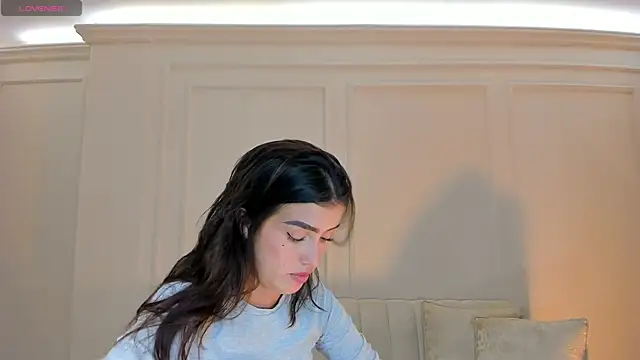 PaulinaSantos  online show from 04-06-26, 07:04