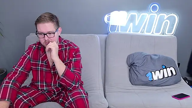 Ksenny online show from 01-18-25, 07:28