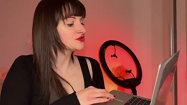 victoirenextdoor online show from 01-23-25, 07:40