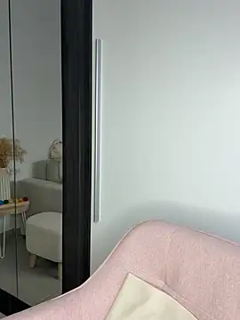 victoirenextdoor online show from 02-28-25, 05:15