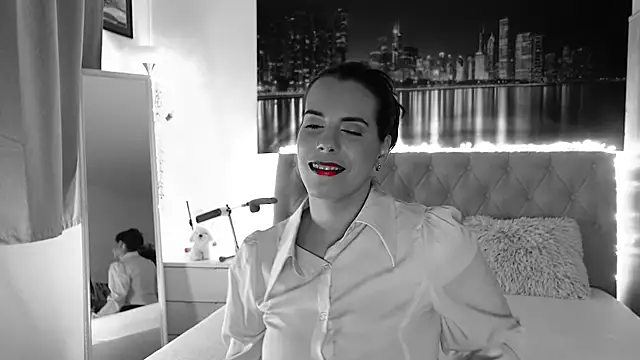 Snapshot of Lora_Chanel chatting on 07-19-26, 07:17 Lora Chanel online show from 07-19-26, 07:17
