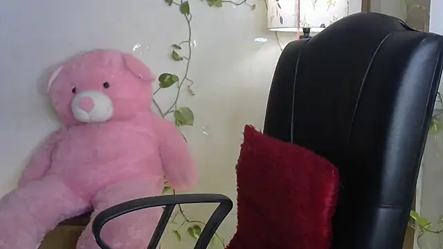 Snapshot of Black_cat_cutie chatting on 06-18-26, 05:30 Black cat cutie online show from 06-18-26, 05:30