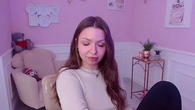 LucySkilar online show from 01-26-25, 12:43