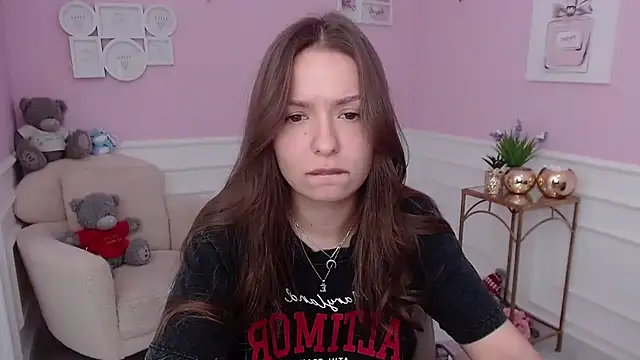 LucySkilar online show from 09-25-25, 04:49