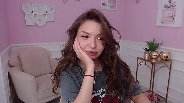 LucySkilar online show from 09-29-25, 04:17