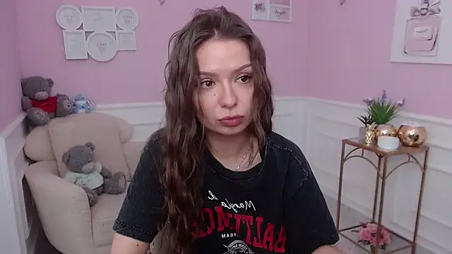 LucySkilar online show from 11-28-25, 06:49