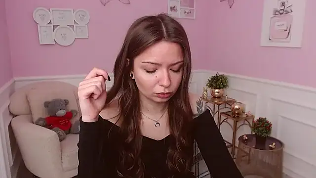 LucySkilar online show from 06-02-26, 04:25