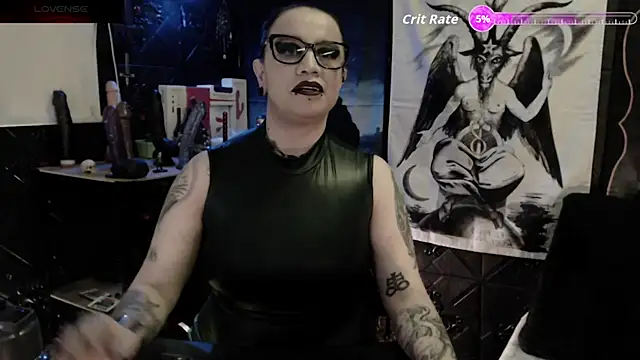 Snapshot of Evil_Queen_666 chatting on 06-05-26, 05:47 Evil Queen 666 online show from 06-05-26, 05:47