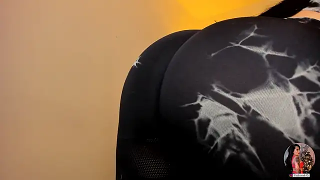 Snapshot of leslie_k chatting on 02-07-25, 03:23 leslie k online show from 02-07-25, 03:23