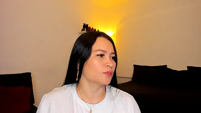 Snapshot of leslie_k chatting on 02-26-25, 01:43 leslie k online show from 02-26-25, 01:43