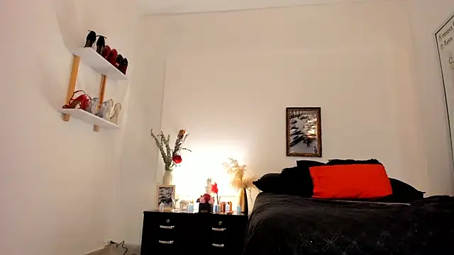 Snapshot of leslie_k chatting on 03-15-25, 11:19 leslie k online show from 03-15-25, 11:19