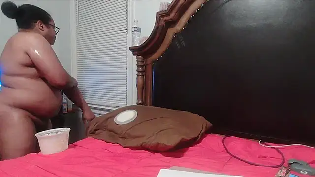 ebonyred online show from 11-05-25, 02:00