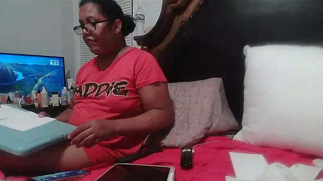 ebonyred online show from 04-23-26, 01:51