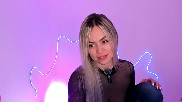 nicole valencia  online show from 11-25-25, 11:54