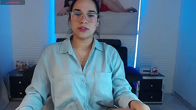 Snapshot of Lolitta_xxx chatting on 12-21-25, 06:53 Lolitta xxx online show from 12-21-25, 06:53