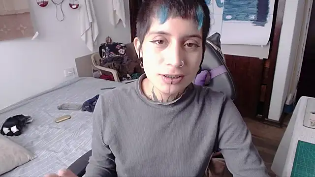 Snapshot of _Apola_77 chatting on 10-28-25, 09:39 Apola 77 online show from 10-28-25, 09:39