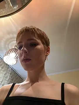 Snapshot of Crayzy_Luv chatting on 03-07-25, 02:36 Crayzy Luv online show from 03-07-25, 02:36