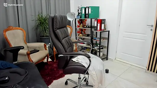 Snapshot of fireflowers_ chatting on 12-14-24, 01:06 fireflowers online show from 12-14-24, 01:06