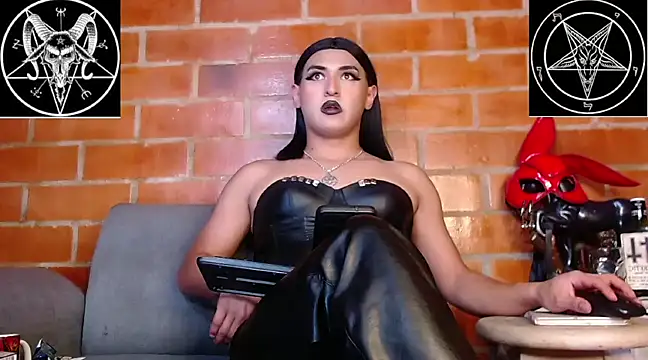 Snapshot of Domina_Lilith chatting on 02-17-25, 06:31 Domina Lilith online show from 02-17-25, 06:31