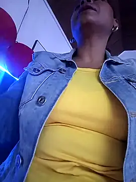 Snapshot of Dominik_girl chatting on 03-07-25, 02:04 Dominik girl online show from 03-07-25, 02:04