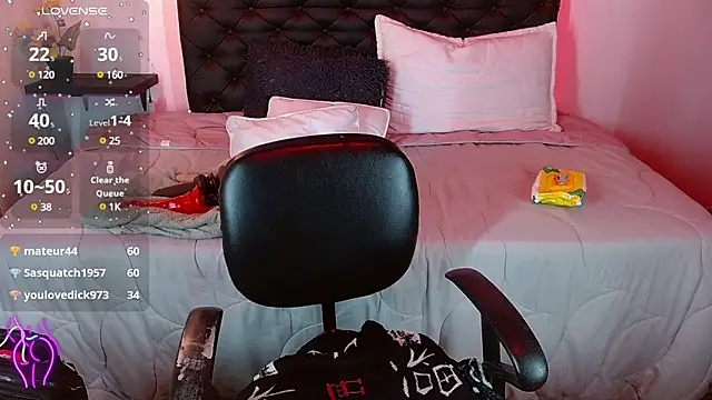 Snapshot of Dominik_girl chatting on 03-08-25, 09:28 Dominik girl online show from 03-08-25, 09:28