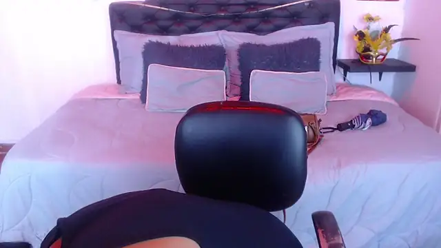 Snapshot of Dominik_girl chatting on 09-10-25, 07:47 Dominik girl online show from 09-10-25, 07:47