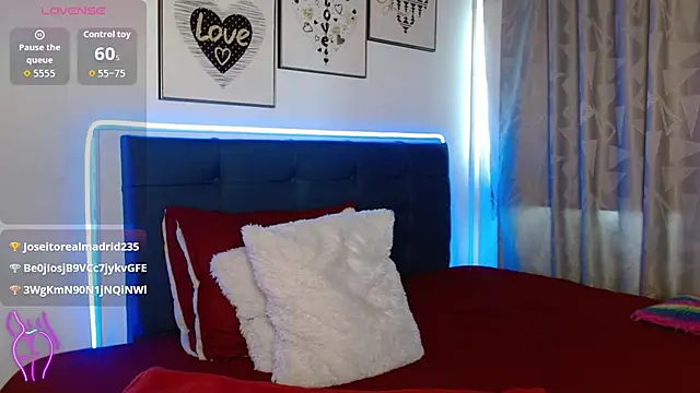 Snapshot of Dominik_girl chatting on 10-19-25, 07:14 Dominik girl online show from 10-19-25, 07:14