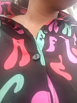 Snapshot of Dominik_girl chatting on 10-20-25, 07:03 Dominik girl online show from 10-20-25, 07:03