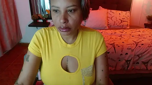 Snapshot of Dominik_girl chatting on 06-10-26, 07:35 Dominik girl online show from 06-10-26, 07:35