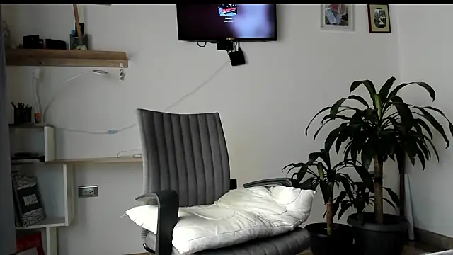 manucute 23  online show from 02-19-26, 03:19