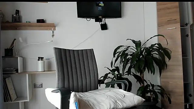 manucute 23  online show from 05-06-26, 07:30