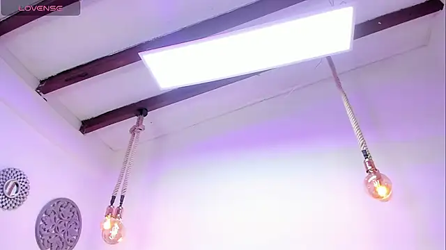 Snapshot of Oriana_Guzman chatting on 12-31-24, 11:42 Oriana Guzman online show from 12-31-24, 11:42