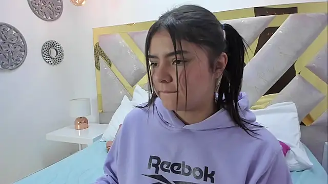 Snapshot of Oriana_Guzman chatting on 01-07-25, 05:42 Oriana Guzman online show from 01-07-25, 05:42